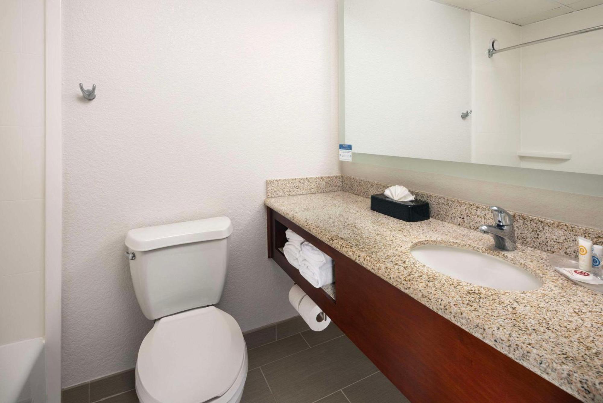 Comfort Suites Outlet Center Asheville Exteriér fotografie